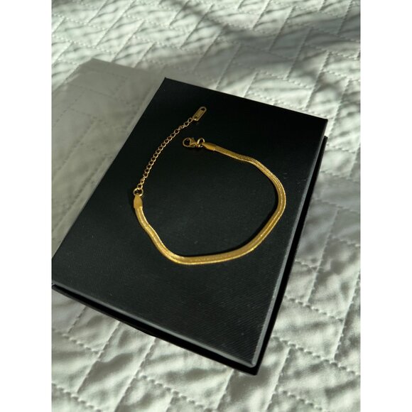 Gold Plated Snake Chain Herringbone Bracelet With Lobster Clasp New in a Box - Picture 8 of 15
